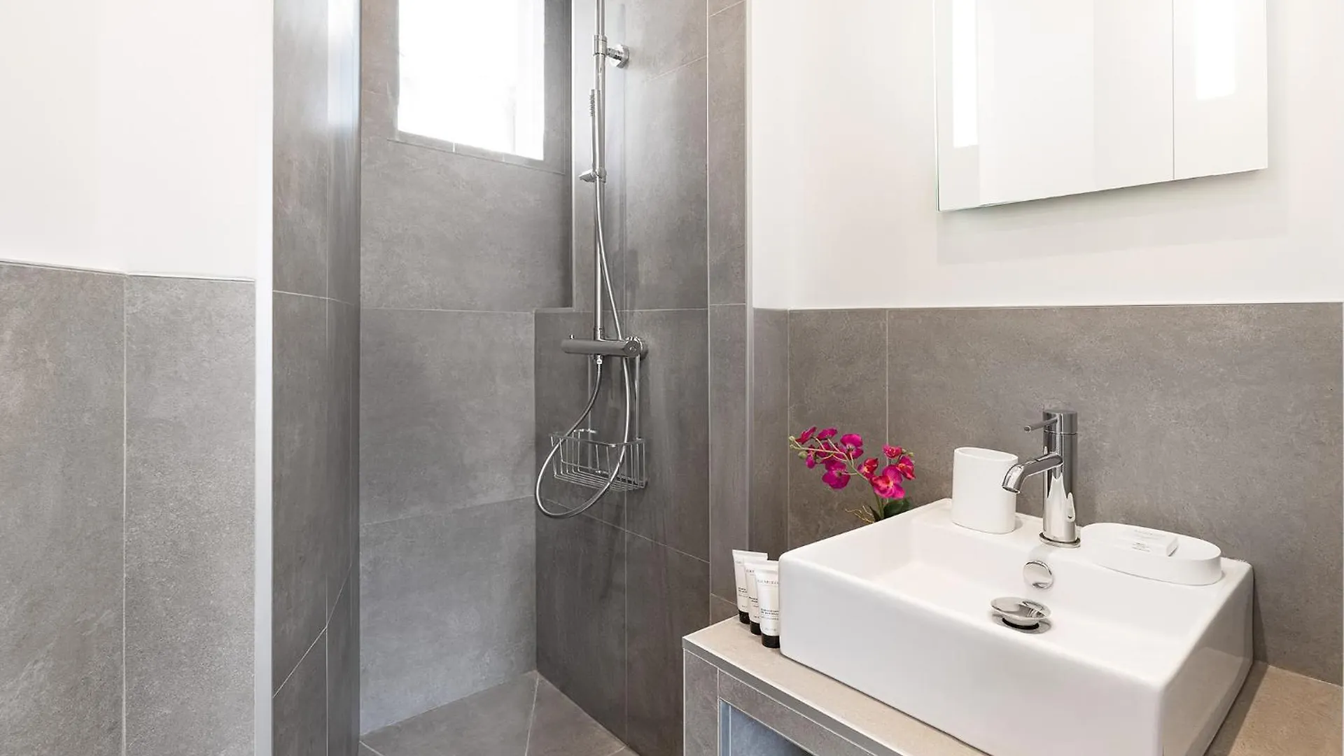 Livinparis - Luxury Ac 2 & 3 Bedrooms Le Louvre Parijs
