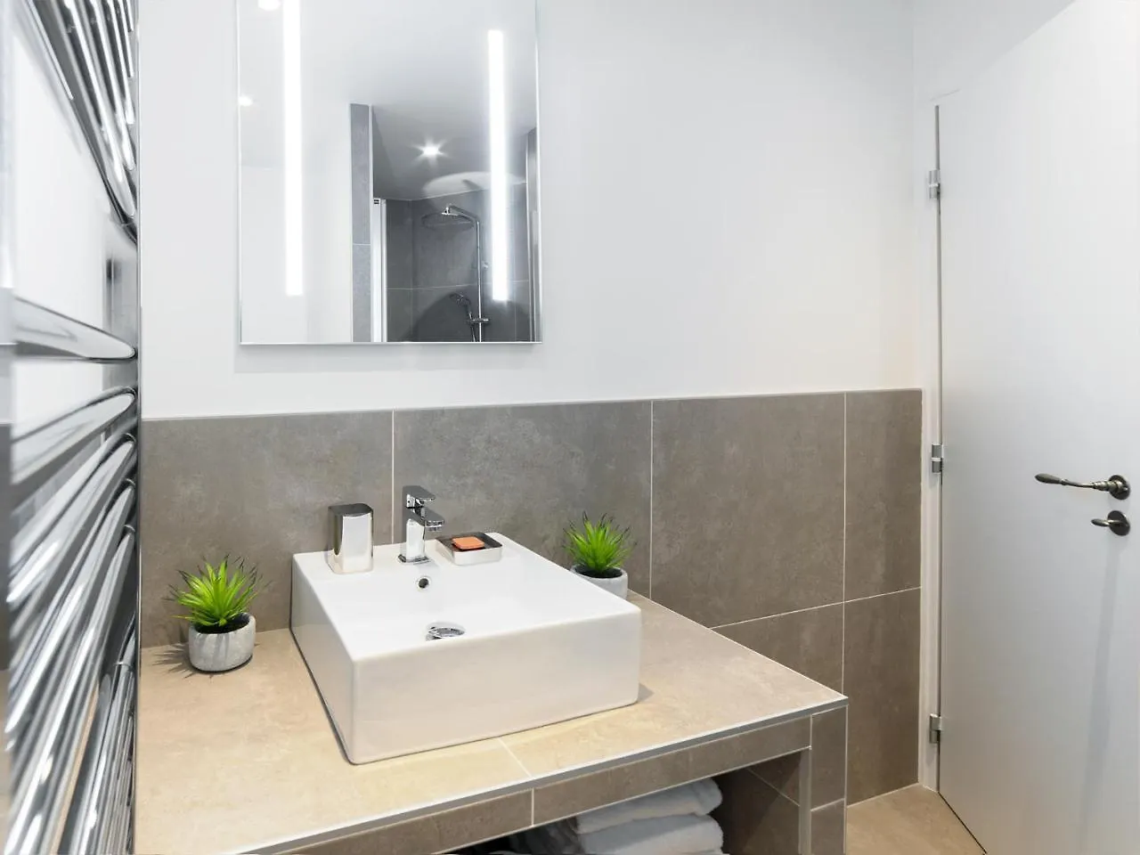 Livinparis - Luxury Ac 2 & 3 Bedrooms Le Louvre * Parijs