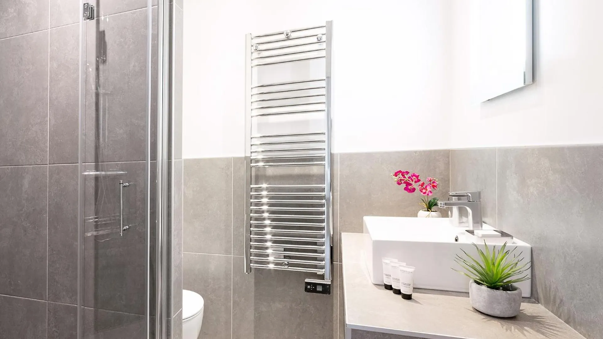 Apartment Livinparis - Luxury Ac 2 & 3 Bedrooms Le Louvre