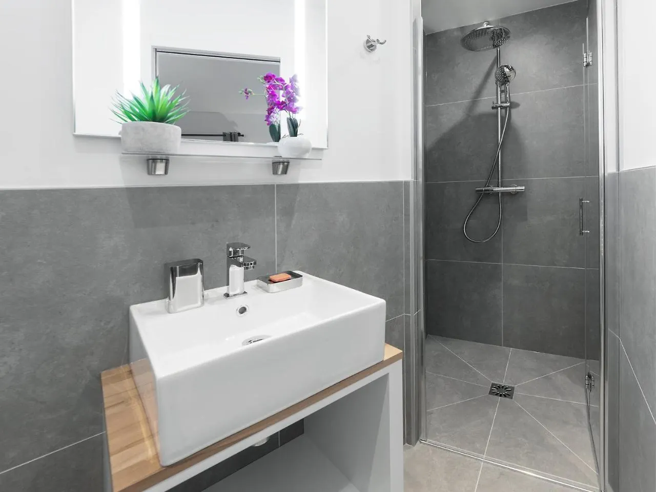 Livinparis - Luxury Ac 2 & 3 Bedrooms Le Louvre Paris